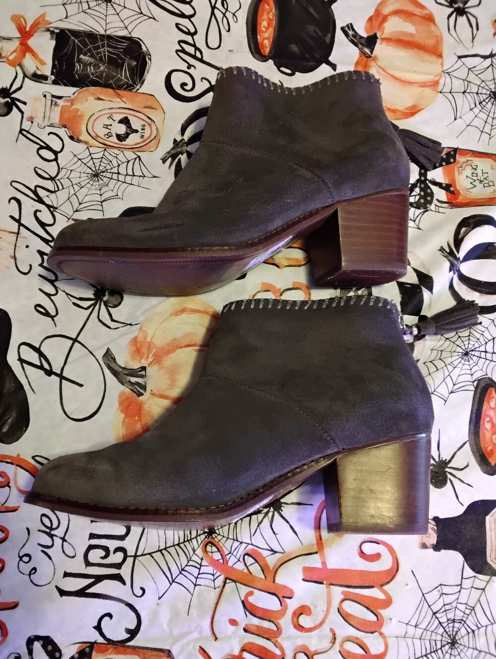 Toms Women's size 6 gray Suede Ankle Boots with Tassels & Block heels